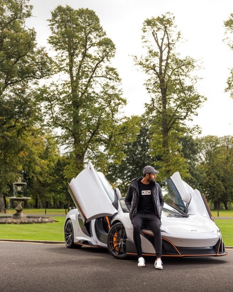 Чтобы жить не как все, нужно и работать...