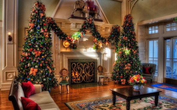 БУДЬ ПОНАХАЛЬНЕЕ ПОД БОЙ КУРАНТОВ!...