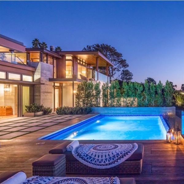 Чтобы жить не как все, нужно и работать...