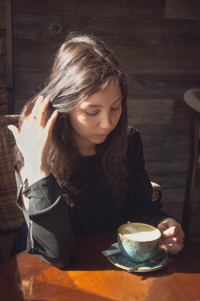 Всем привет. Меня зовут Аня. Мне 22...