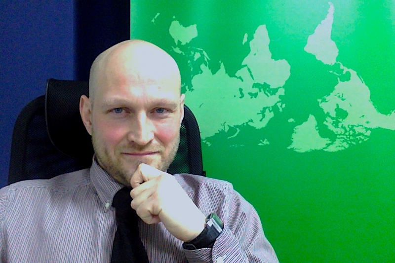 "Между тобой и твоим успехом...