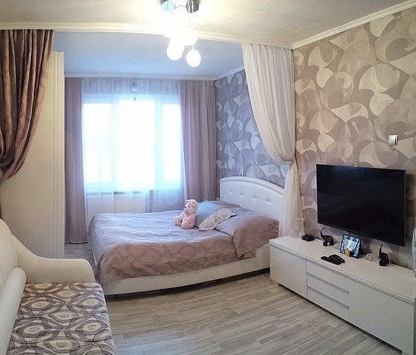 Небольшая спаленка с зоной отдыха.
