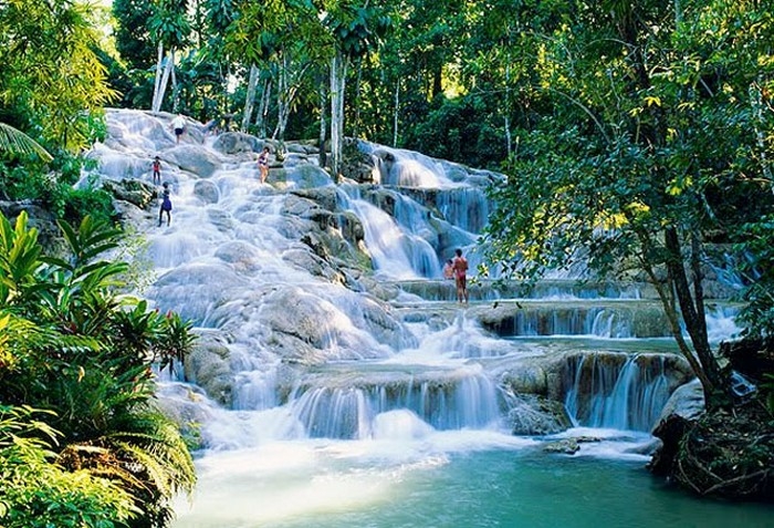 Водопады реки Данн (Dunn’s River Falls)...