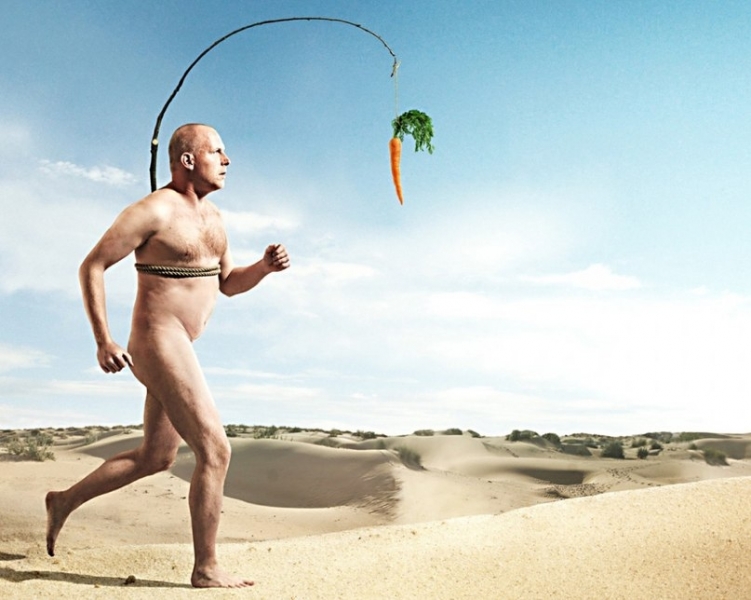 ВСЕ ЕЩЕ БЕЖИШЬ ЗА...