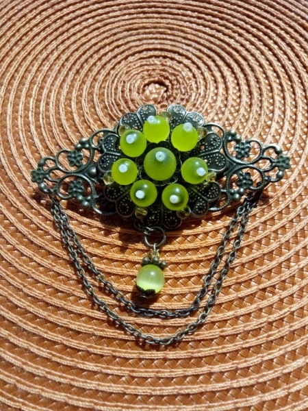 Восхитительные броши ручной работы вы...