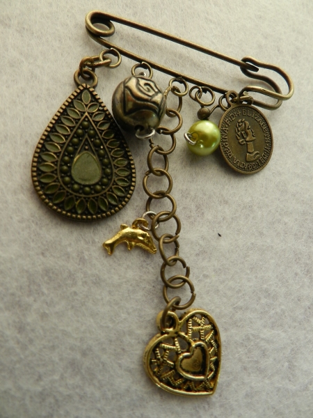 Лацкан пиджачка или лёгкого пальто...