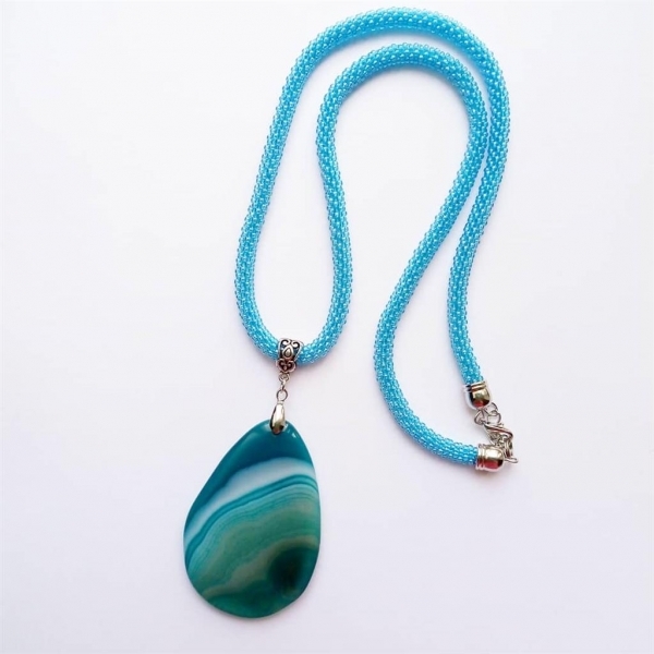 Кулон из агата на бисерном...