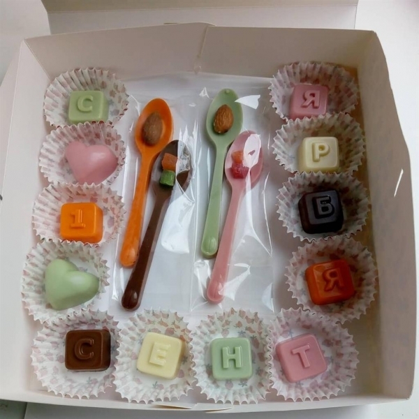 Коробочка шоколадных конфет к 1...