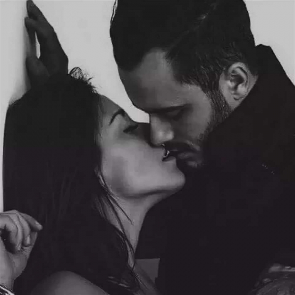 С женщиной должно быть родство. Хорошо...